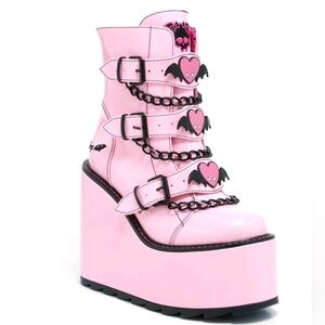 NEW Monster High Draculara YRU Pink Dune Boots  S 6. Dolls Kill, Hot Topic